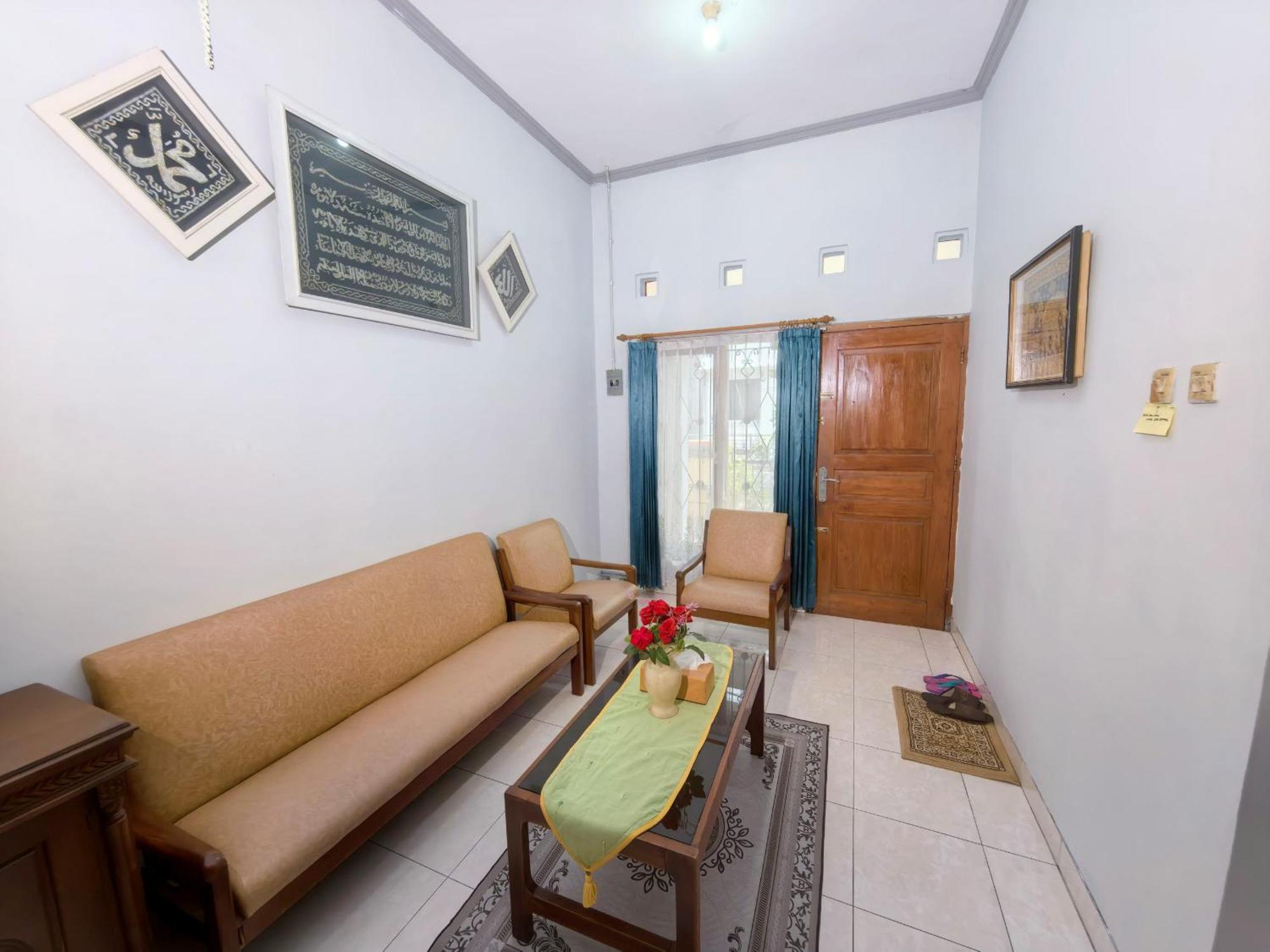 Mutiara Babarsari Homestay Jogja Джок'якарта Екстер'єр фото